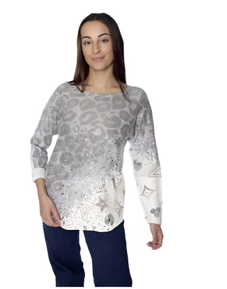 Woman wearing a patterned blouse with long sleeves on a white background, featuring the brand 'Amorosa'.